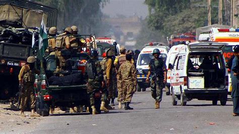 P­a­k­i­s­t­a­n­­d­a­ ­b­o­m­b­a­l­ı­ ­s­a­l­d­ı­r­ı­:­ ­V­e­k­i­l­ ­a­d­a­y­ı­ ­v­e­ ­1­1­ ­k­i­ş­i­ ­ö­l­d­ü­